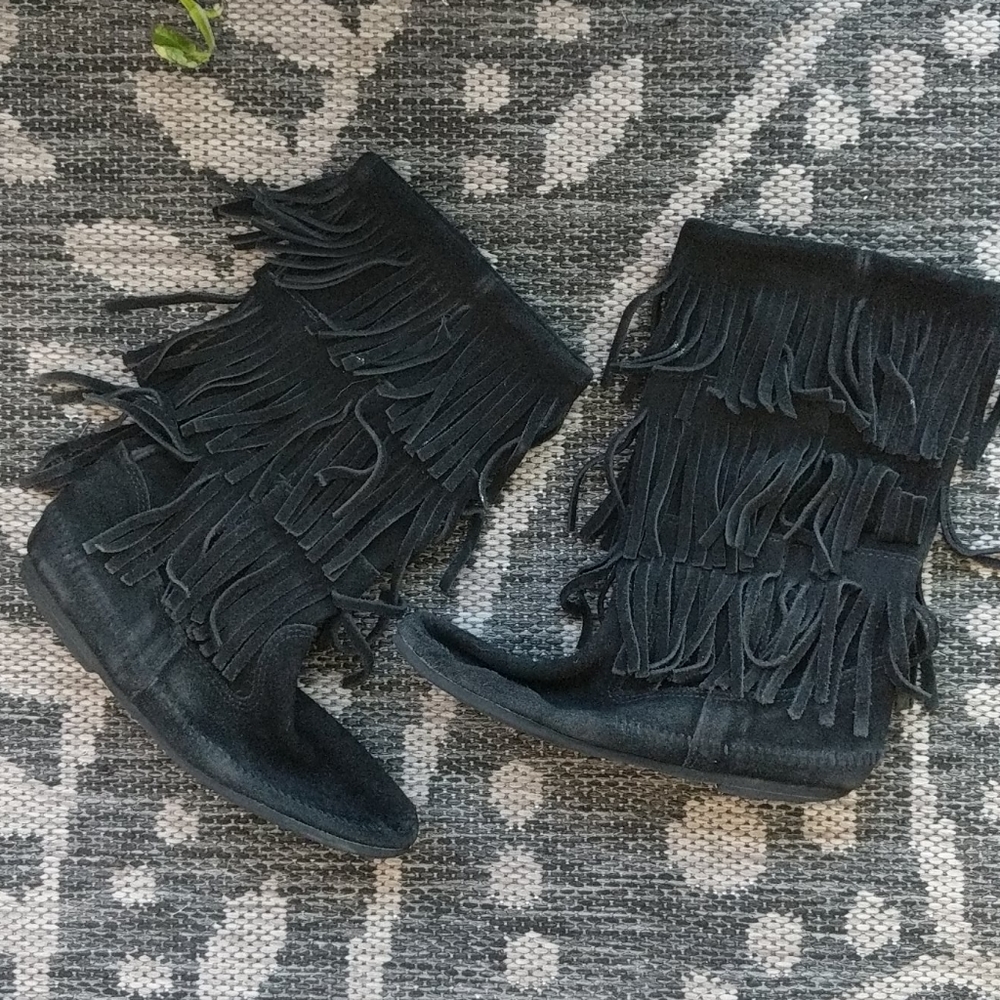 Minnetonka three layer fringe moccasin boot